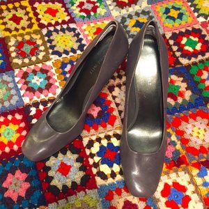 Sz. 9.5 Grey Pumps Heels by Nine West